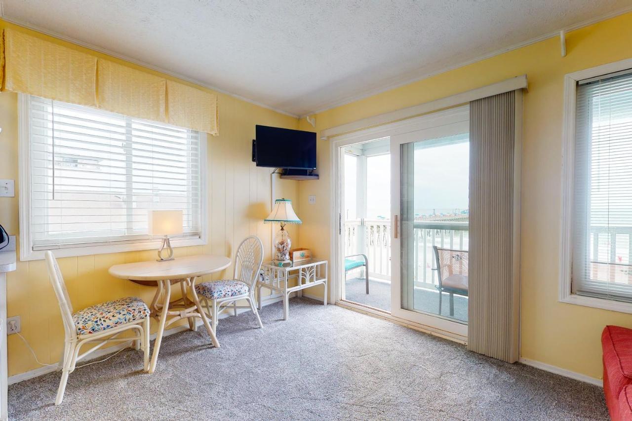 Beachfront Blessing Myrtle Beach Exterior photo